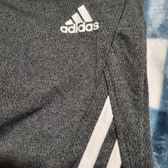 Adidas Men Short Size Large (30) - Picture 4 of 5